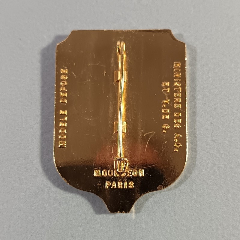 INSIGNE MILITAIRE ANCIEN COMBATTANT PORTE DRAPEAU FABRICATION MOURGEON